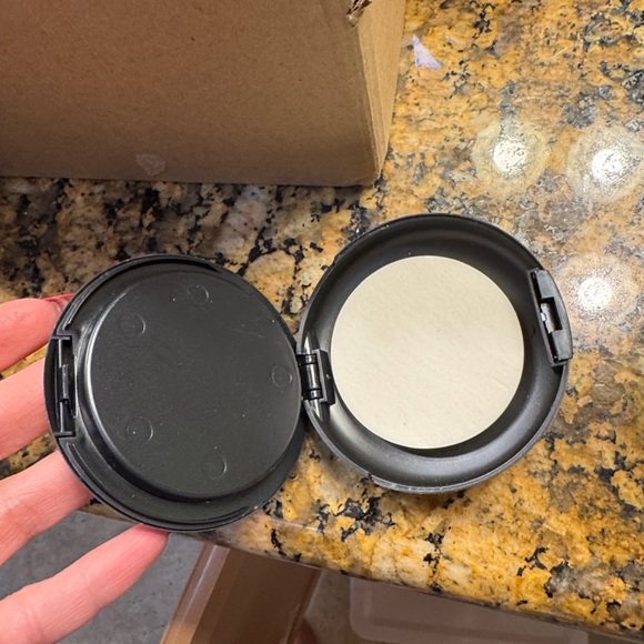 Brand new Mac powder plus foundation NC30 - Picture 6 of 6
